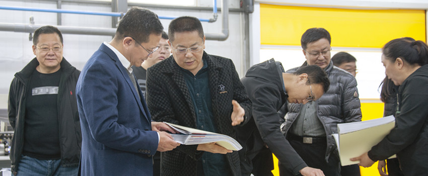 侯景濱走訪(fǎng)印刷、影像市場(chǎng)