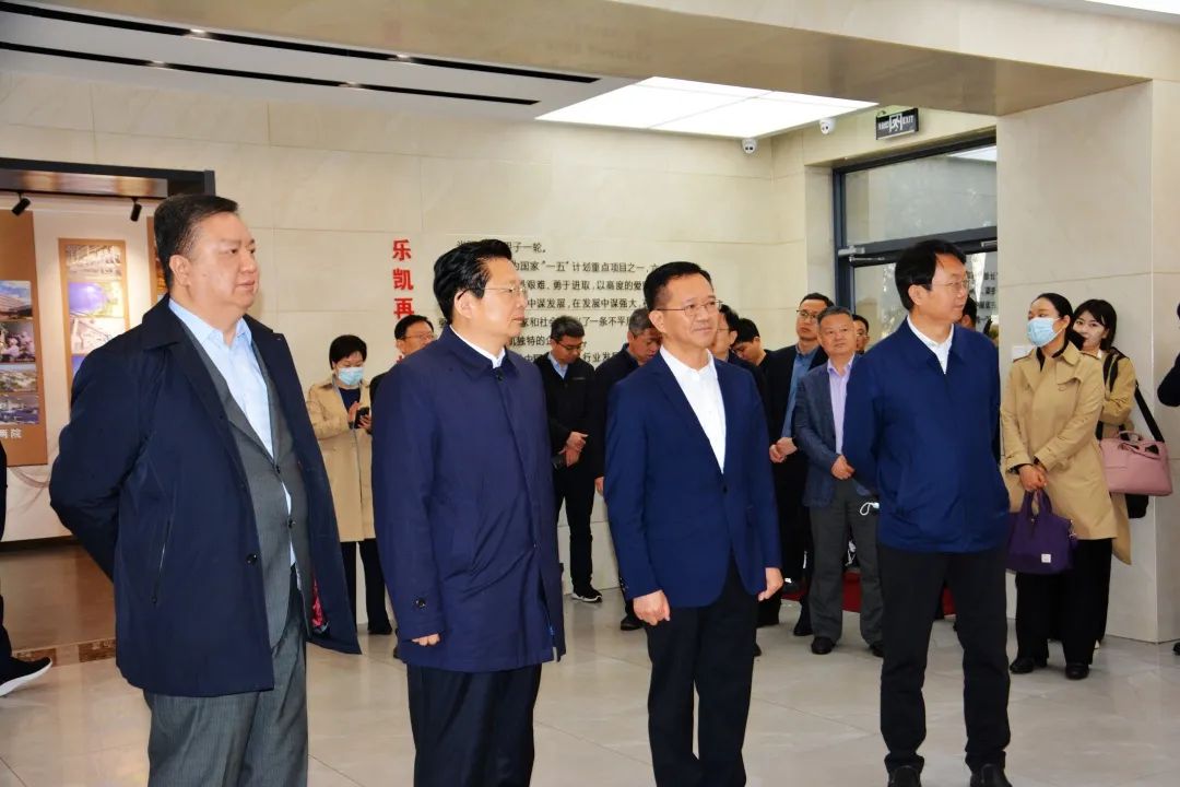 侯景濱會(huì)見(jiàn)南陽(yáng)市委書(shū)記朱是西