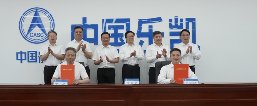 中國(guó)樂凱與宿遷市簽訂合作協(xié)議 侯景濱、李東會(huì)見宿遷市委書記陳忠偉并共同見證簽約