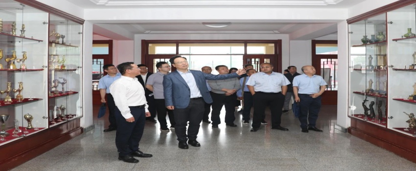 侯景濱到新影集團(tuán)走訪交流