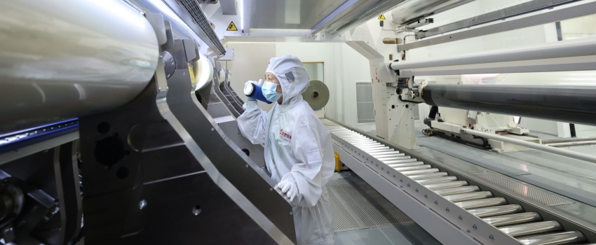 技術(shù)攻堅結(jié)碩果！合肥樂凱成功下線超寬幅超薄高端光學(xué)聚酯薄膜